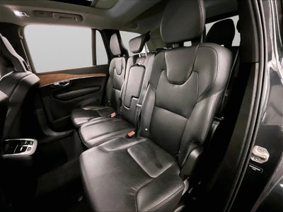 2022 Volvo XC90 T6 Momentum