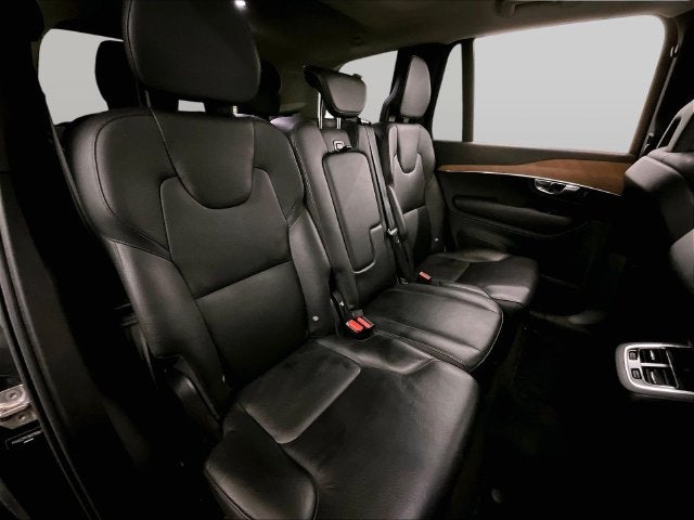 2022 Volvo XC90 T6 Momentum