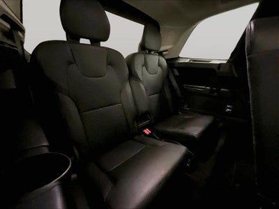 2022 Volvo XC90 T6 Momentum