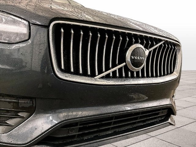 2022 Volvo XC90 T6 Momentum