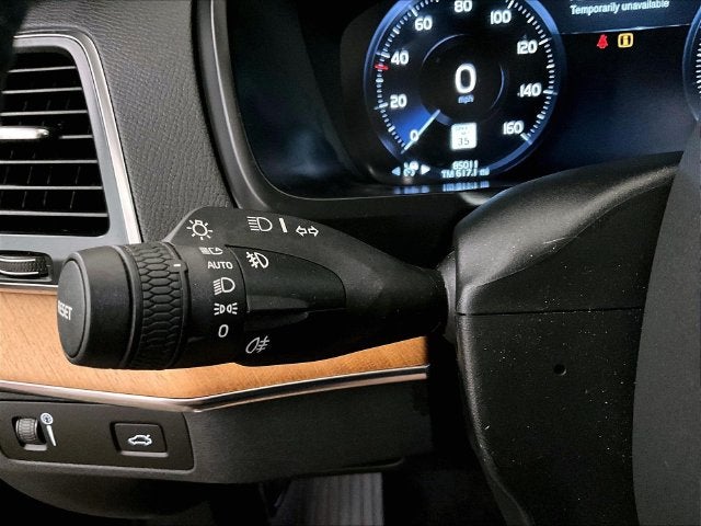 2022 Volvo XC90 T6 Momentum