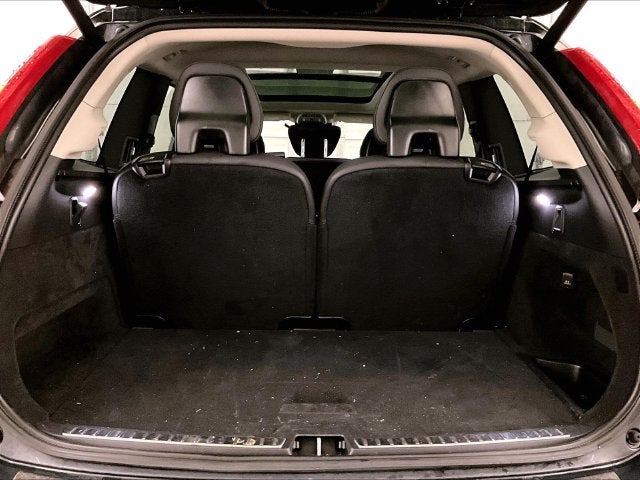2022 Volvo XC90 T6 Momentum