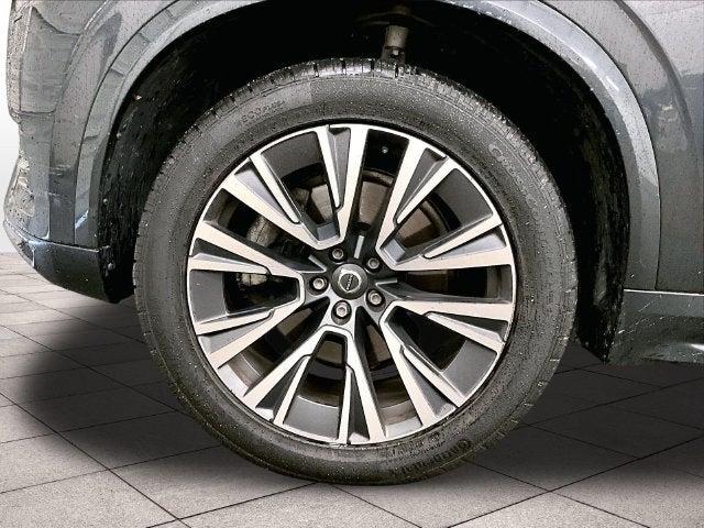 2022 Volvo XC90 T6 Momentum