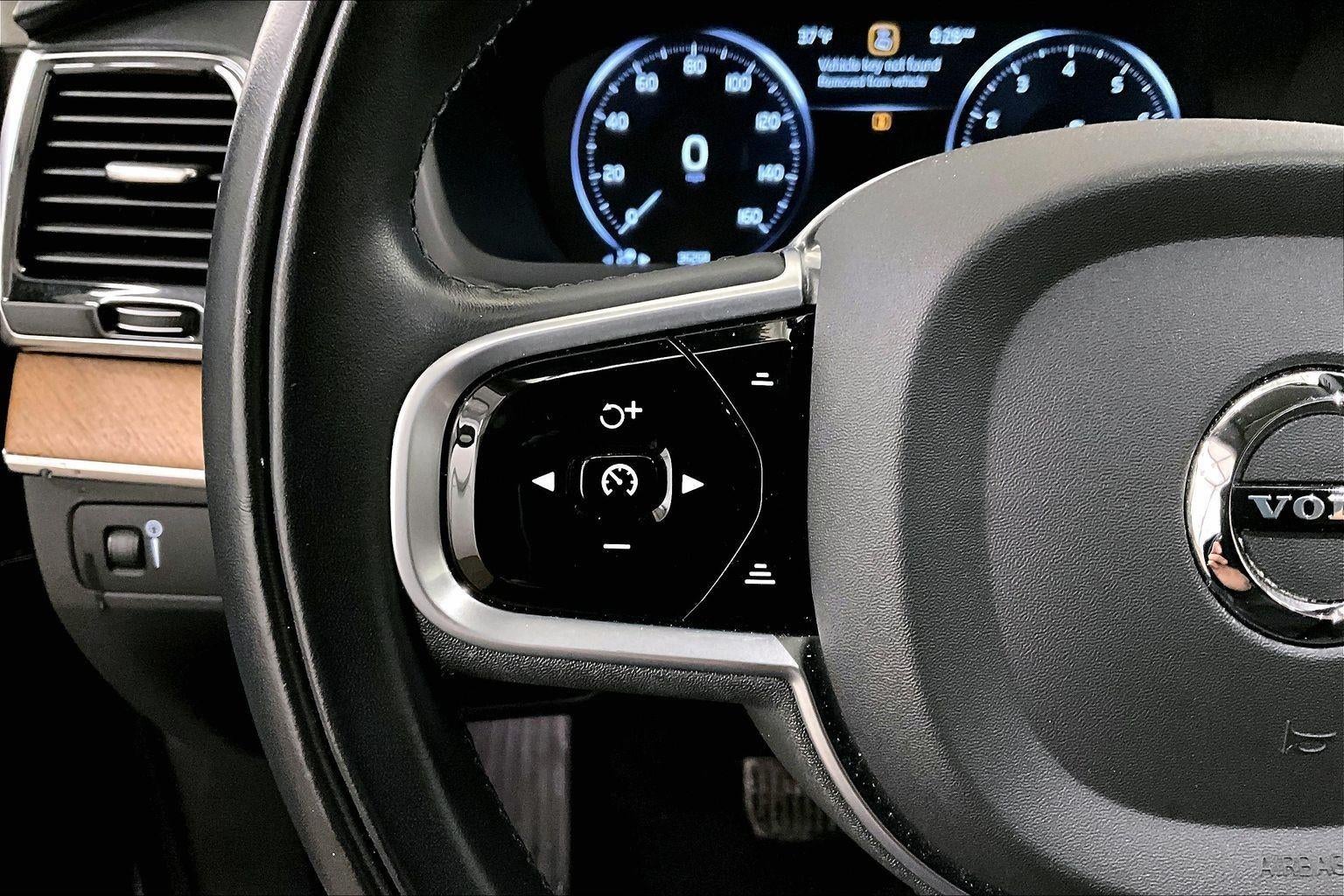 2022 Volvo XC90 Momentum