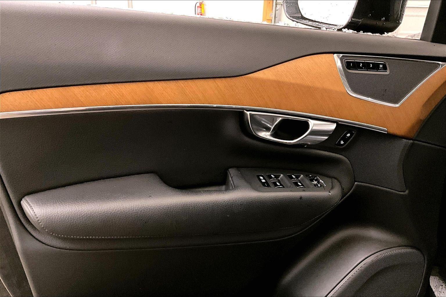 2022 Volvo XC90 Momentum