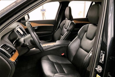 2022 Volvo XC90 Momentum