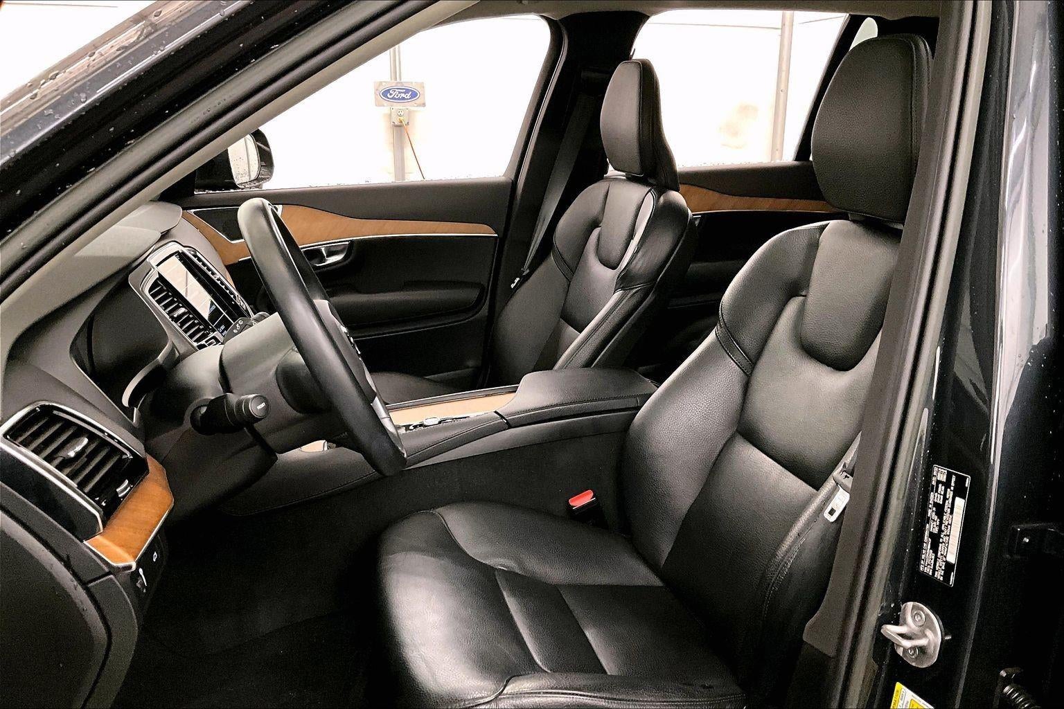 2022 Volvo XC90 Momentum