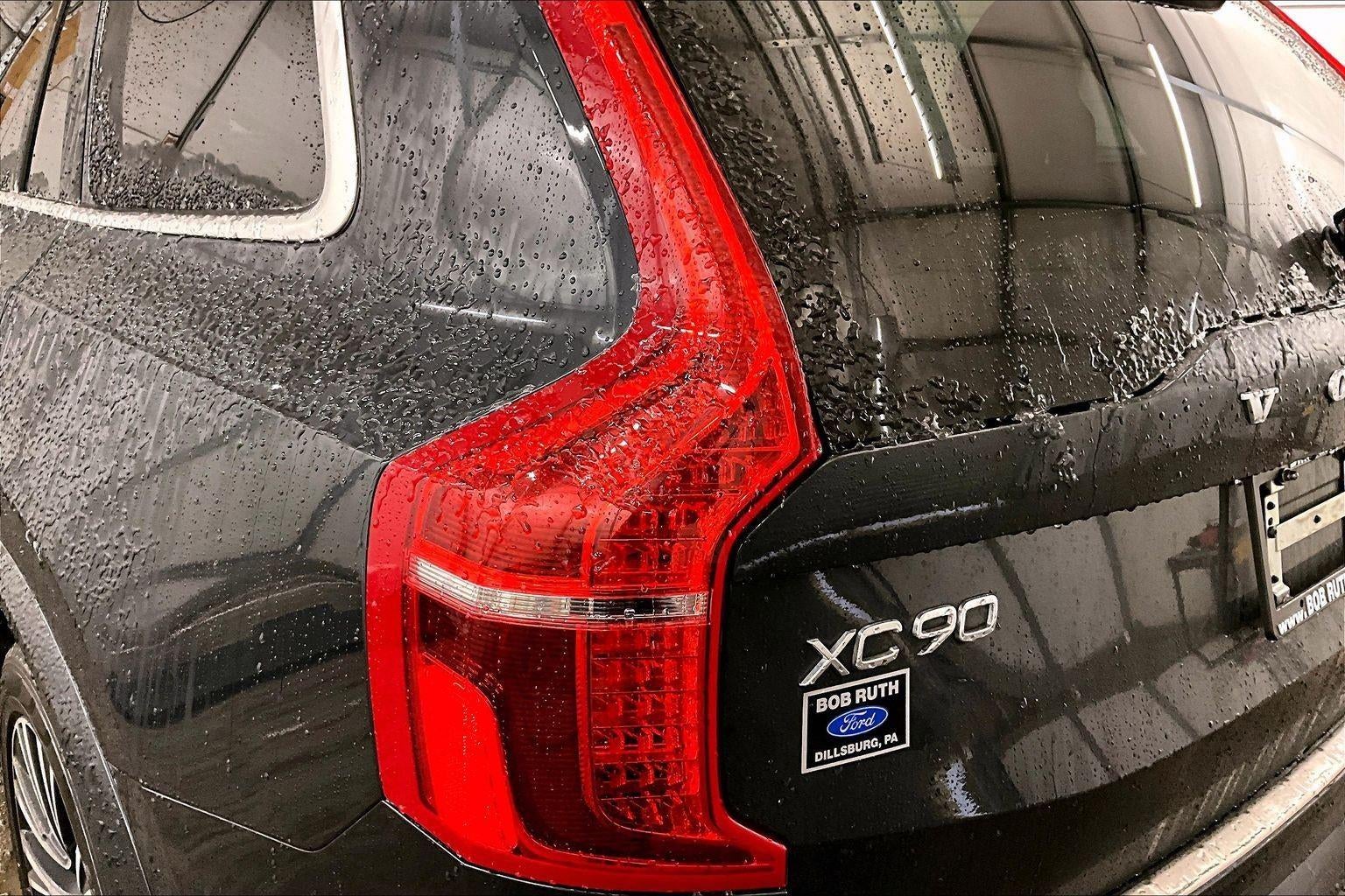 2022 Volvo XC90 Momentum