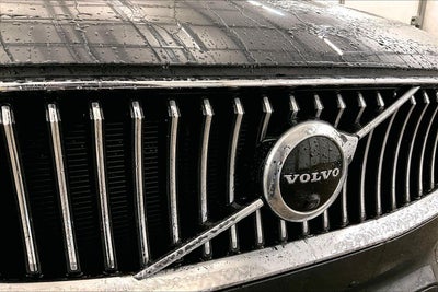 2022 Volvo XC90 Momentum