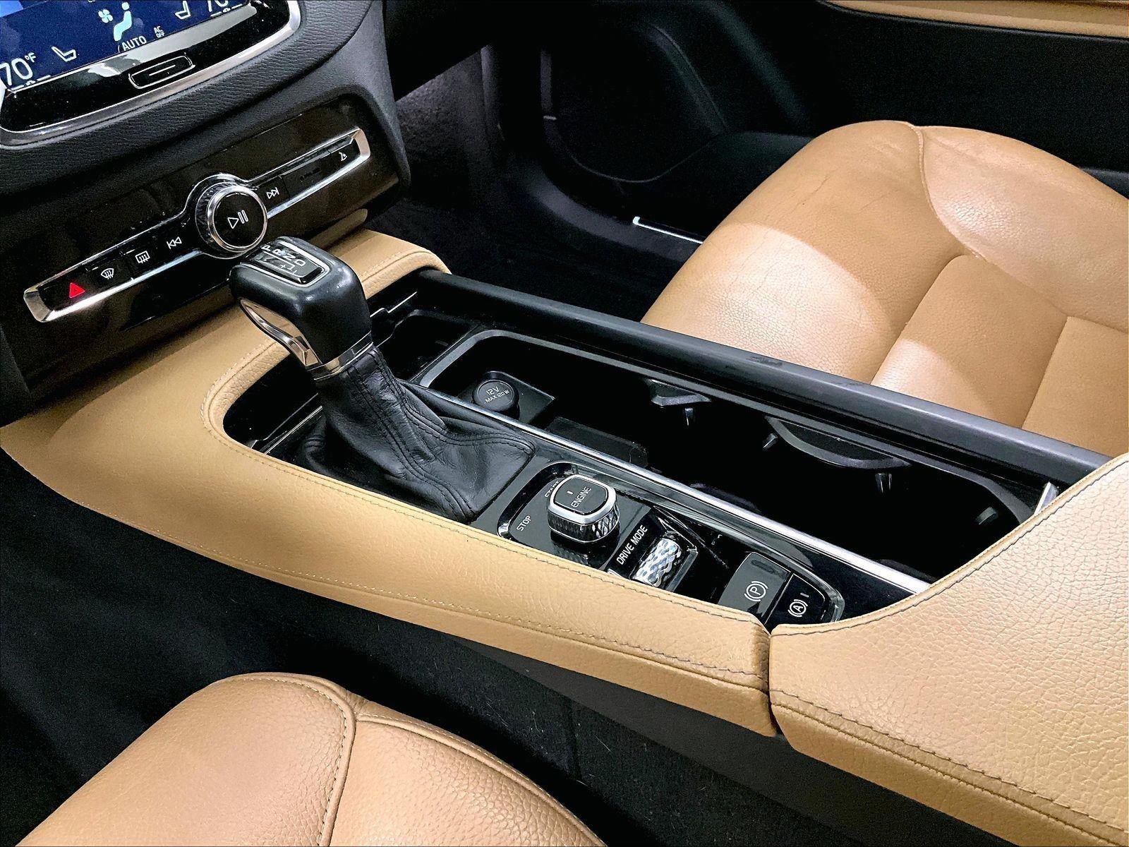 2017 Volvo XC90 Momentum