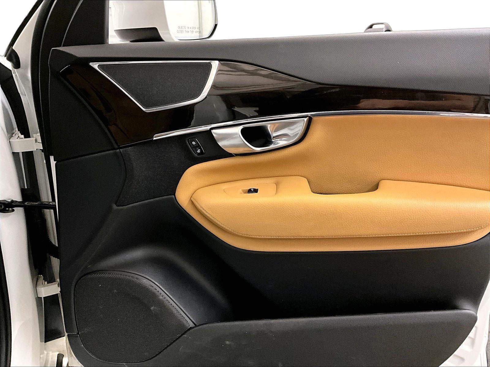 2017 Volvo XC90 Momentum