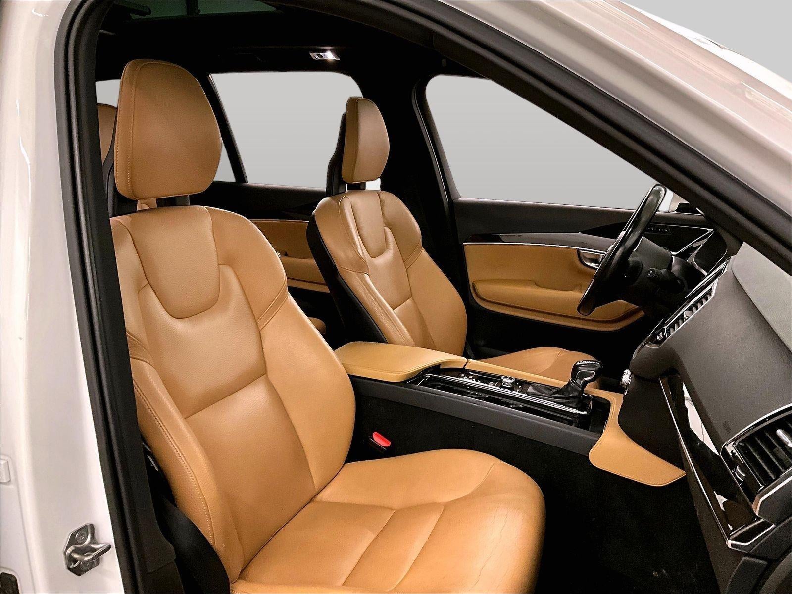 2017 Volvo XC90 Momentum