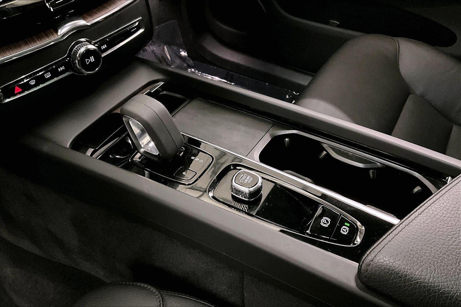 2022 Volvo XC60 Recharge Plug-In Hybrid Inscription Expression