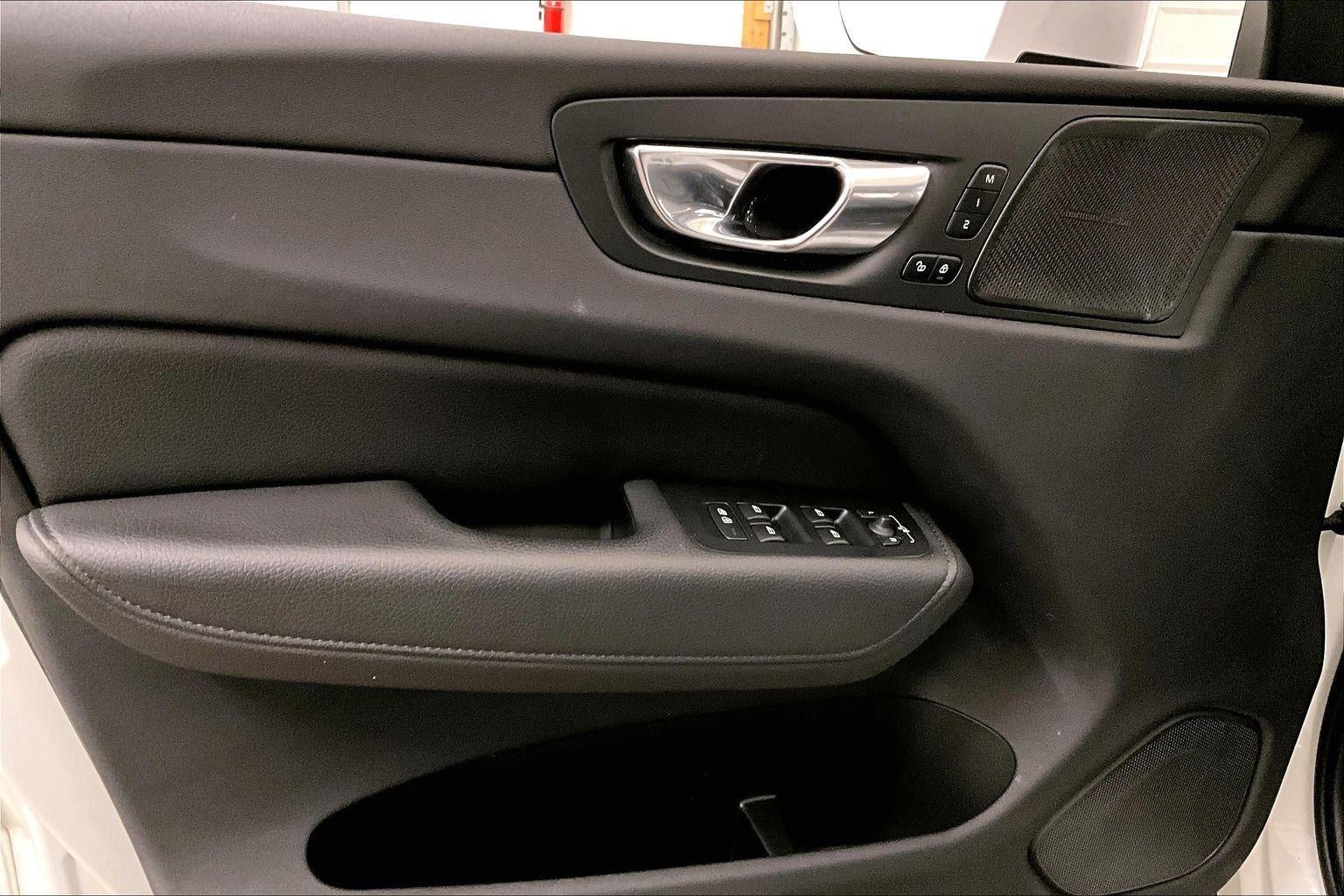 2022 Volvo XC60 Recharge Plug-In Hybrid Inscription Expression